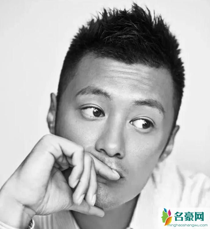 男生短发精神帅气发型_名豪网清爽精神的男生发型图片6