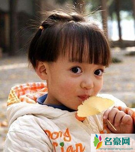 儿童超短发编发发型：齐刘海短发