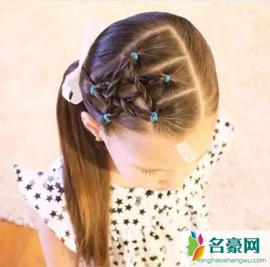 小孩扎头发的方法100种_儿童简单编发扎发发型图片1