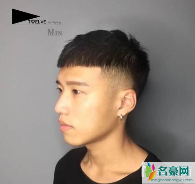 男士干净利落清爽短发：半露额阿呆头