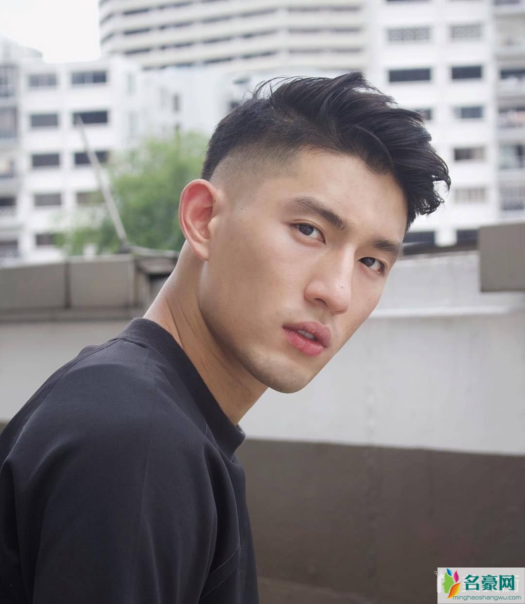 男士干净利落清爽短发：短露额发型