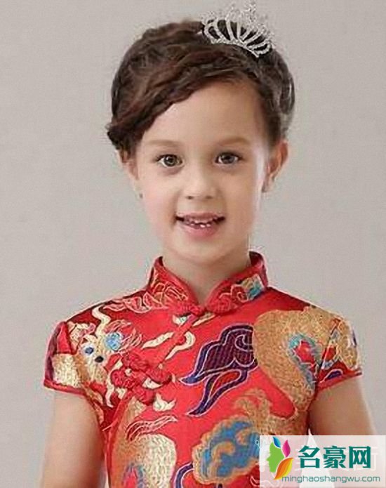 儿童旗袍发型的扎法_喜庆的儿童旗袍扎发发型图片4
