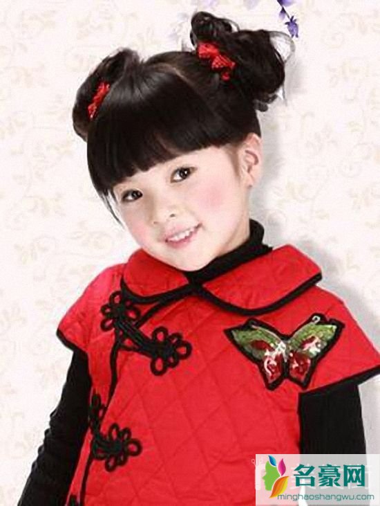 儿童旗袍发型的扎法_喜庆的儿童旗袍扎发发型图片2