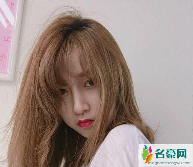 2020年流行发色：亚麻色