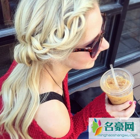 女生头发怎么编才好看_女生编头发简单又漂亮_最时髦流行的欧美女生辫子扎发发型图片3