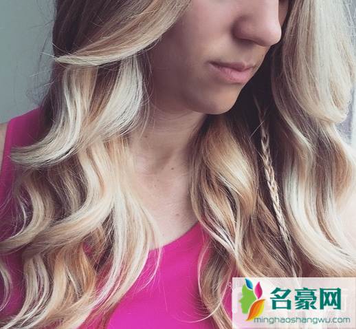女生头发怎么编才好看_女生编头发简单又漂亮_最时髦流行的欧美女生辫子扎发发型图片9