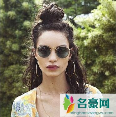 今年流行的丸子头图片