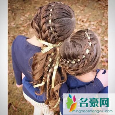 儿童丝带编发造型:黄色丝带侧马尾