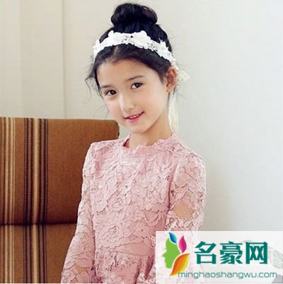 漂亮可爱小女孩发型：高丸子