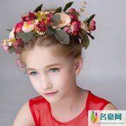 儿童表演发型女孩盘发 五款最美的儿童表演发型