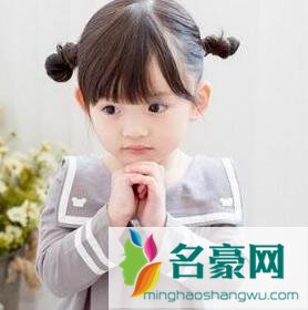 小女孩双丸子头扎法图解_儿童扎丸子头简单好看造型4