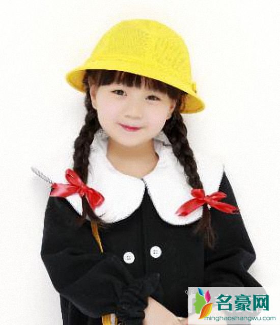 漂亮可爱小女孩发型：双麻花辫