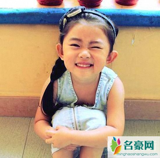 小女孩无刘海编发发型
