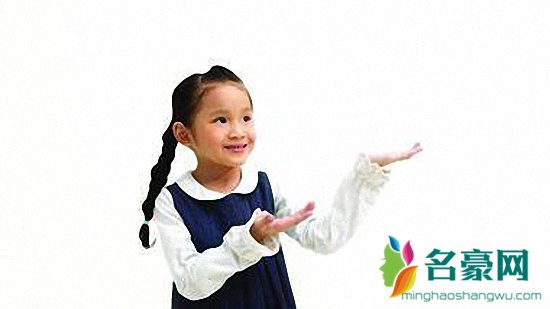 儿童梳长直发麻花辫造型设计
