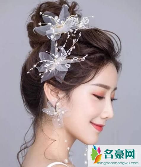 天气热别再披头发了 有这3个特点的女生扎起头发更美