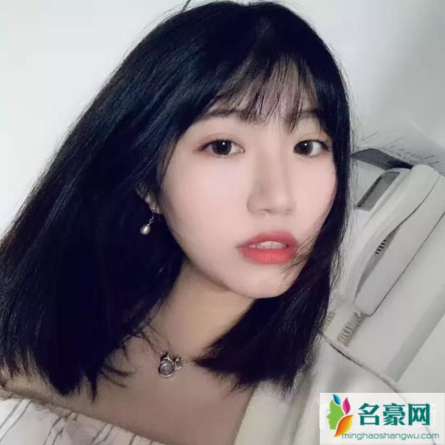 脸型：圆脸颧骨高适合的发型2