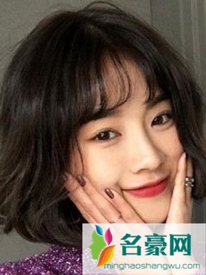 名豪网女生短发卷发发型图片_现在流行的卷发发型图片2