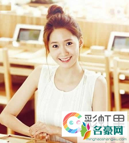 减龄发型还是丸子头 明星都爱的时尚丸子头发型