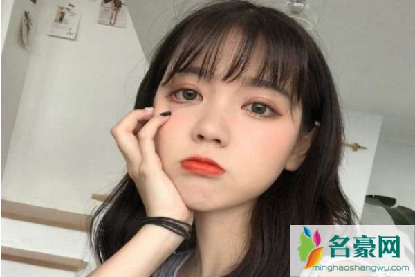 女生主动就掉价吗 恋爱中女生掉价的行为