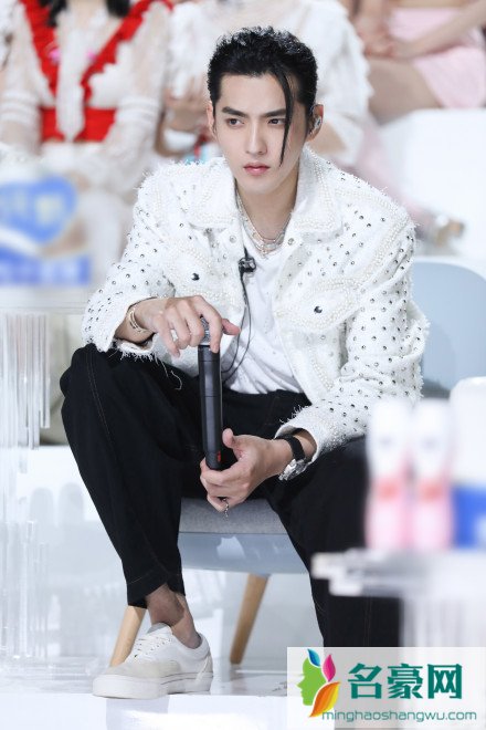 鹿晗吴亦凡黄子韬世纪同框球鞋上脚,哪款虏获你的心扉