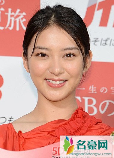 武井咲否认与EXILE主唱TAKAHIRO热恋