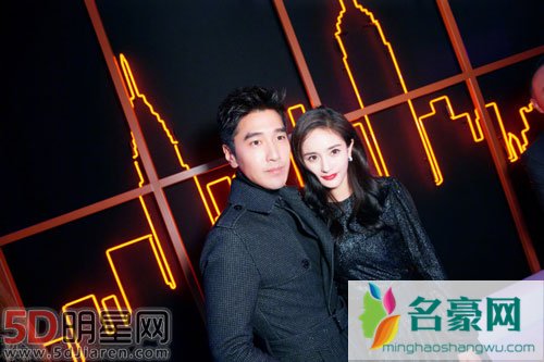 杨幂赵又廷再合体自拍 姑父帅到模糊
