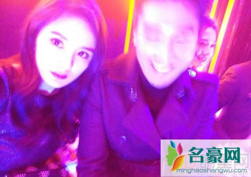 杨幂赵又廷再合体自拍 姑父帅到模糊