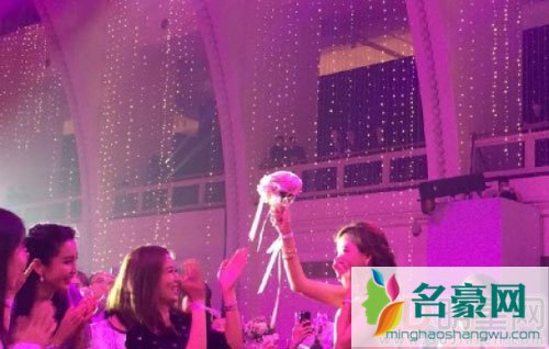 baby手捧花上热搜 本人一脸懵逼