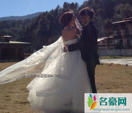 杨乐乐晒结婚照 庆祝与汪涵11周年快乐