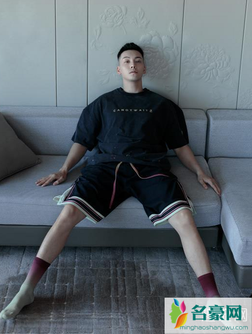 陈伟霆扎染袜什么牌子在哪买 陈伟霆扎染袜怎么搭配好看