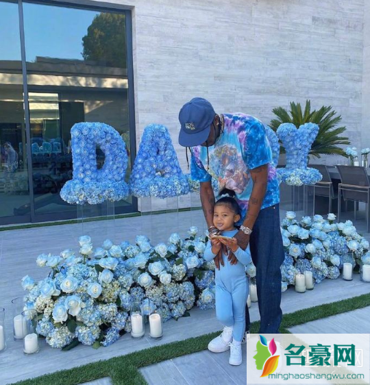 小暴风也是一个妥妥的sneakergirl,穿搭要从孩子抓起!(图文)