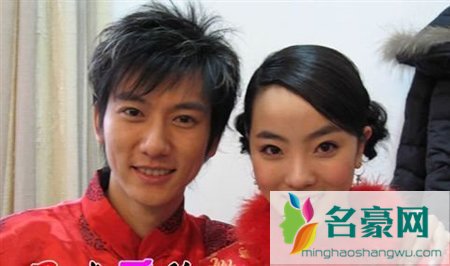 主持人李思思结婚 李思思春晚礼服