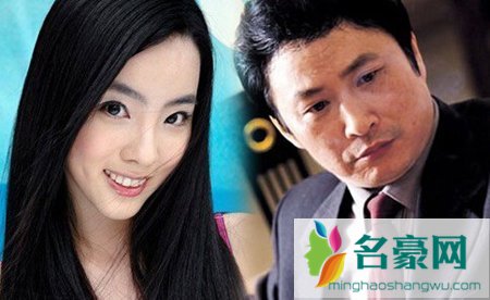 主持人李思思结婚 李思思春晚礼服