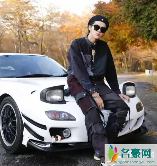 吴亦凡编织袋造型：果然时尚是看脸和身材的！