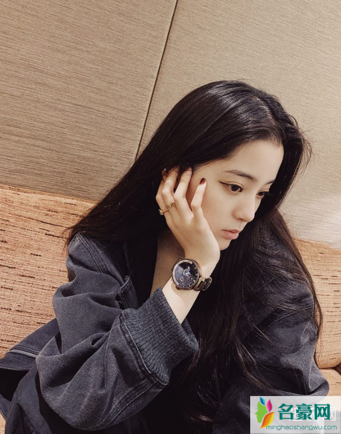 欧阳娜娜佩戴路易威登Tambour Horizon智能腕表,娜比为什么这么有钱!