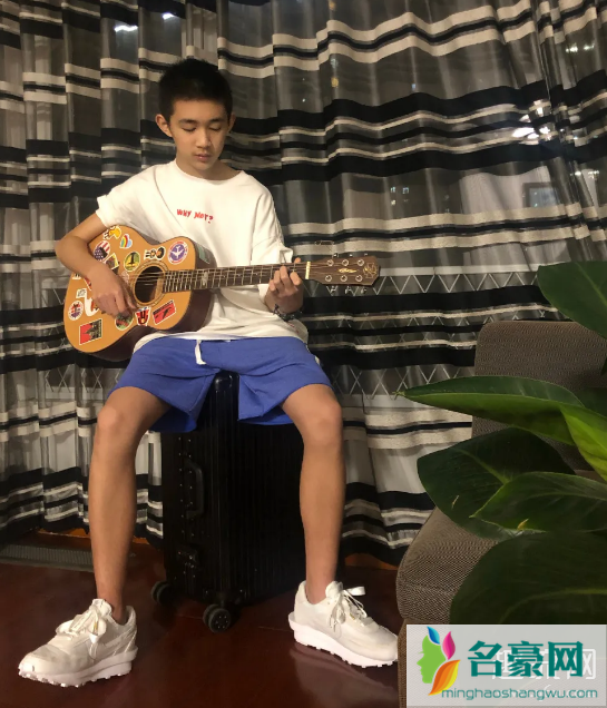 隐秘的角落朱朝阳上脚纯白空军一号：没想到你也是鞋狗！