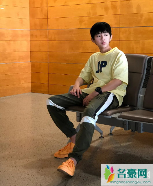 隐秘的角落朱朝阳上脚纯白空军一号：没想到你也是鞋狗！