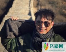 黄磊全家爬长城 亲子鞋同框有爱