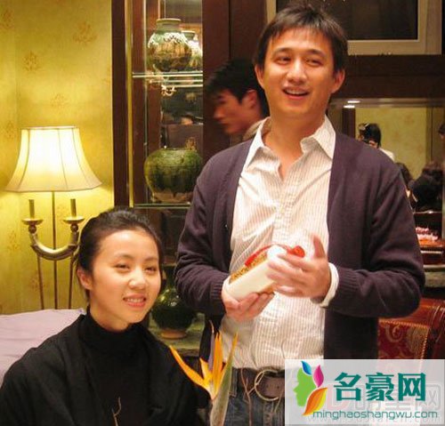 黄磊全家爬长城 亲子鞋同框有爱
