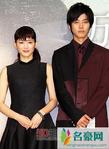 绫濑遥与松坂桃李热恋 绫濑遥父亲微笑采访很满意