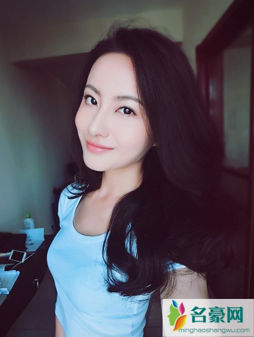 万潼年龄多大了整容了吗 万潼大胸生活照