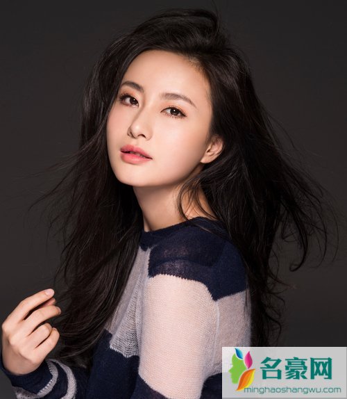 万潼年龄多大了整容了吗 万潼大胸生活照
