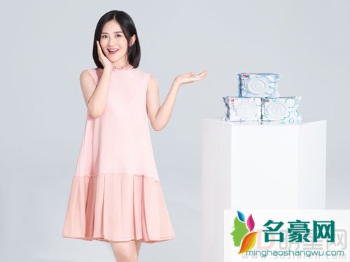 谢娜孕肚首次曝光 与张杰一起吃饭被拍