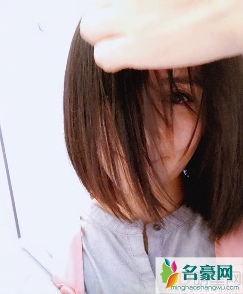 谢娜孕肚首次曝光 与张杰一起吃饭被拍