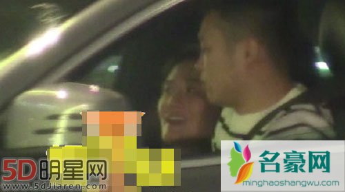谢娜孕肚首次曝光 与张杰一起吃饭被拍