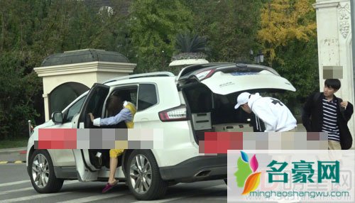 金晨否认新恋情 自称与神秘男只是朋友