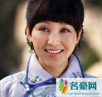 岳丽娜性感泳装照 岳丽娜胸好大图片