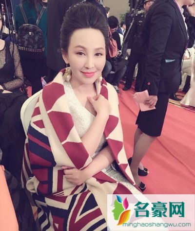 岳丽娜性感泳装照 岳丽娜胸好大图片