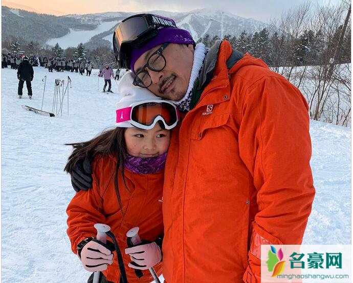 王诗龄王岳伦滑雪合照