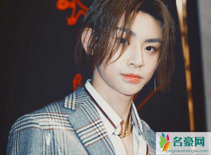 小鬼女朋友是谁 